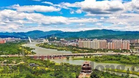 麻豆传媒网页版-揭开网络迷雾下的麻豆传媒— 谈成人娱乐内容的边界与影响
